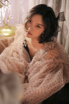 发现婆婆和老公在房间